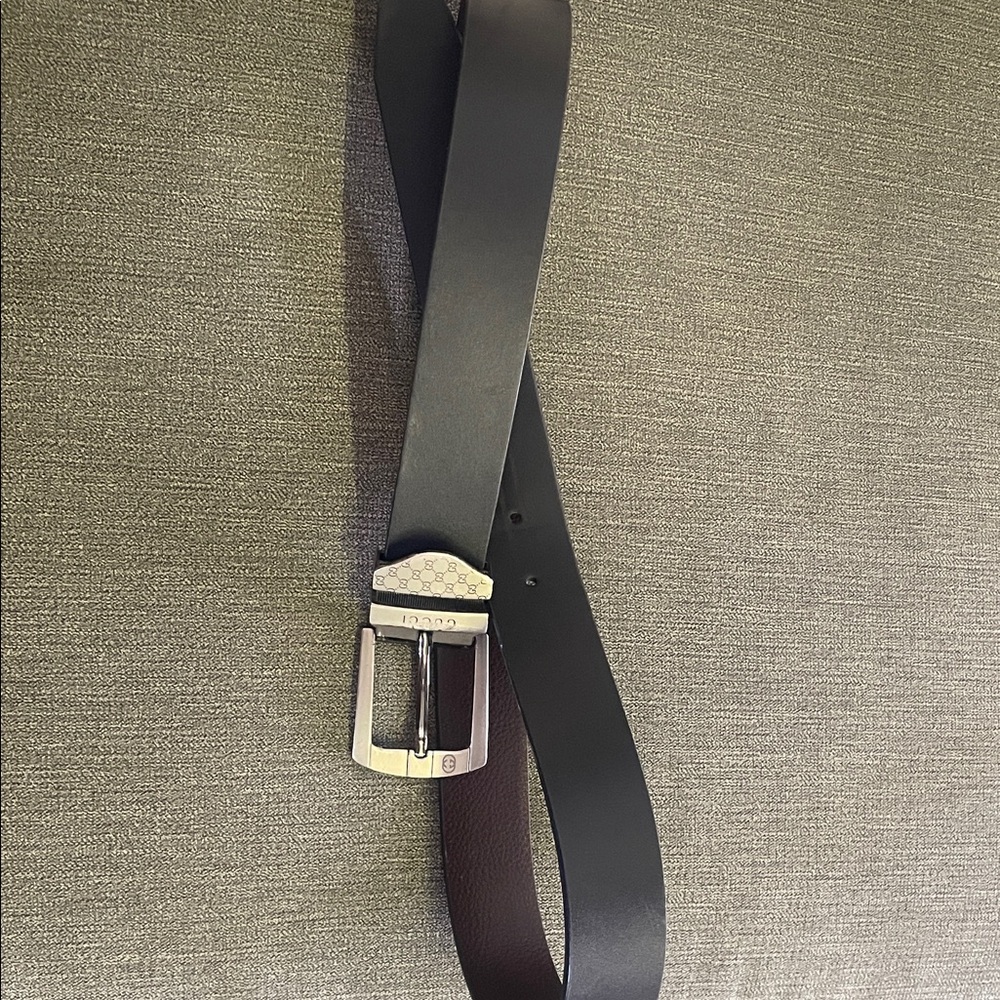 Gucci Men’s  Black Leather Belt with Silver Buckle